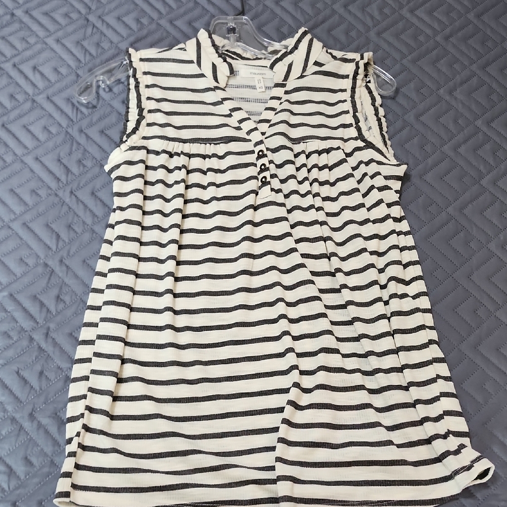 Maurices Gray and White Ruched Blouse